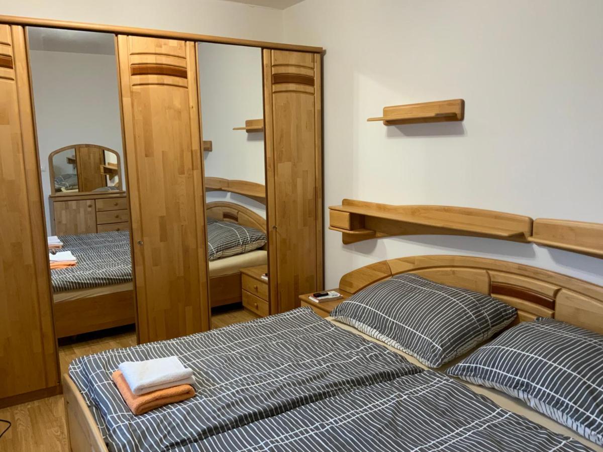 شقة Apartman Na Vyhlidce كارلوفي فاري المظهر الخارجي الصورة